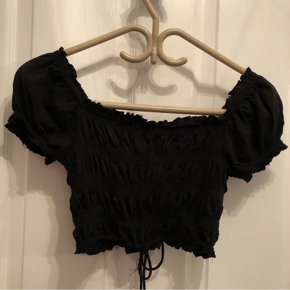 Black Crop Puffed Short Sleeve Top With Ruched Front - Picture 2 of 3